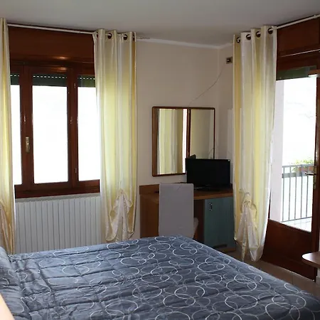 Hotel Ristorante Punta Dell'est Clusane