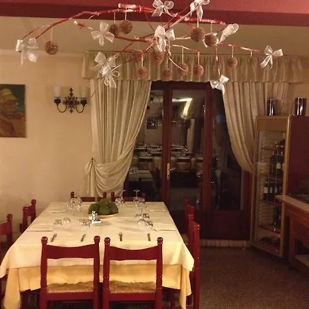 Hotel Ristorante Punta Dell'est 3*